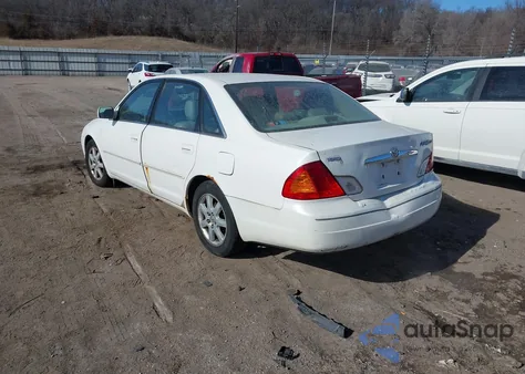 2000 Toyota Avalon Xls z USA, uszkodzony, nr VIN 4T1BF28B0YU020175
